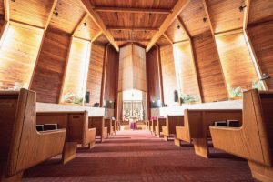 Temple Sinai's sanctuary, viewed from the center aisle